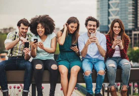 Hashtag & Trend Utilization